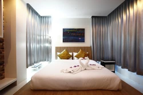 Deluxe Studio Apartment