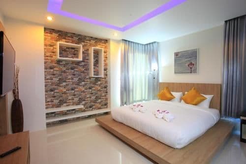 Deluxe Studio Apartment