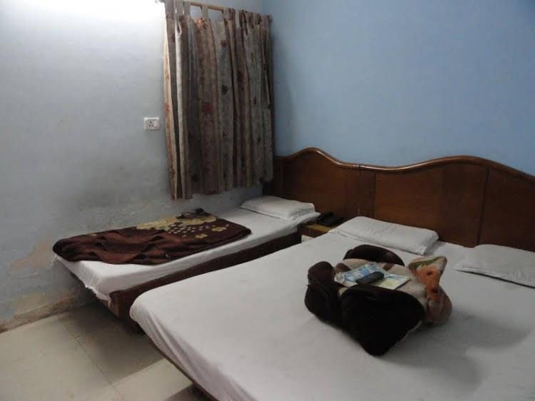 Hotel Shangri - La - Paharganj0