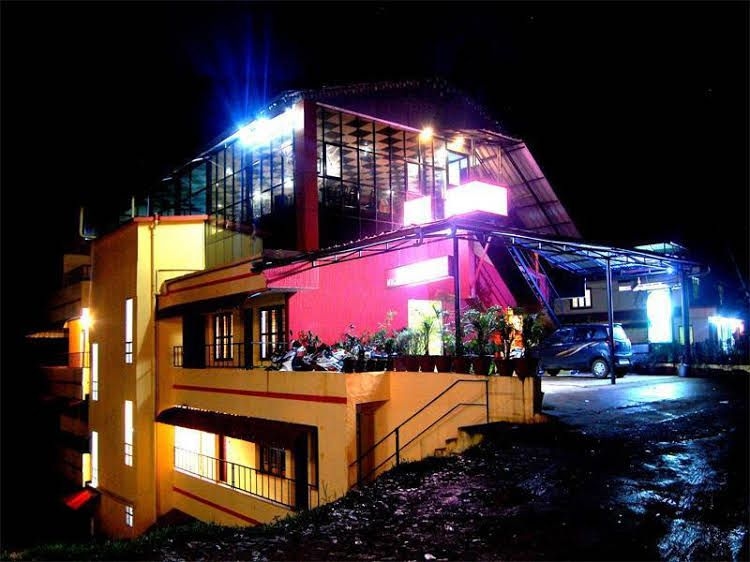 Hotel Club9 Holidays0