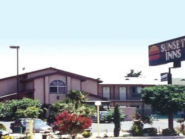 Sunset Inn Victorville0