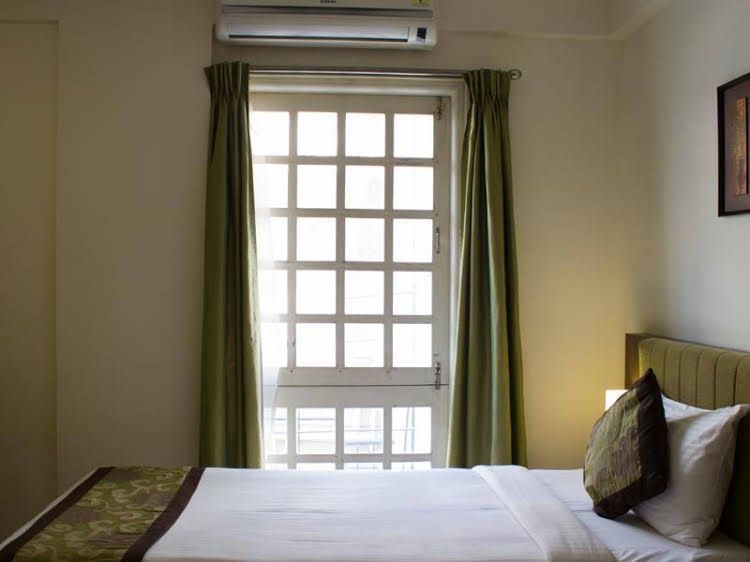 OYO Rooms Indiranagar Double Road3