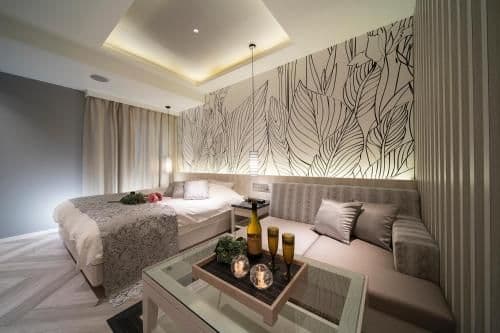 King Room - 21:00 Check-in