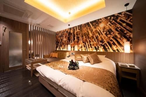 King Room - 21:00 Check-in