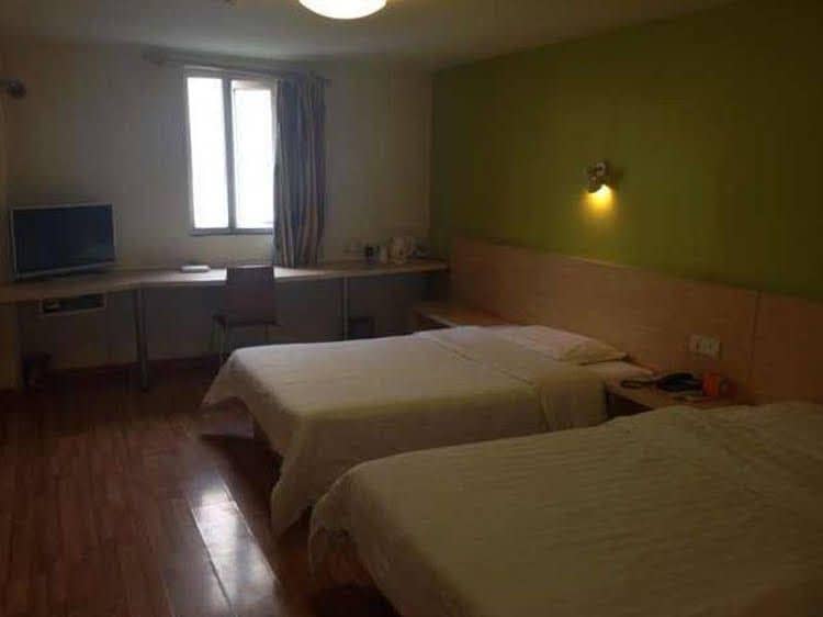 7 Days Inn Dalian Gang Wan Plaza Passenger Teminal 7 Days Inn Dalian Gang Wan Plaza Passenger Teminal