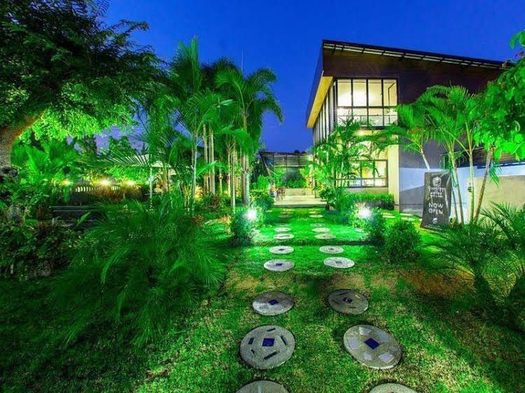 โรงแรมคริสตัลบอกซ์ (Crystal Box Hotel)0
