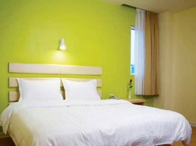 7 Days Premium Hotel Chengdu Tianfu Square Subway Station Branch 7 Days Premium Hotel Chengdu Tianfu Square Subway Station Branch