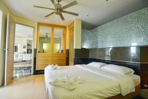 Two-Bedroom Apartment with Mountain View