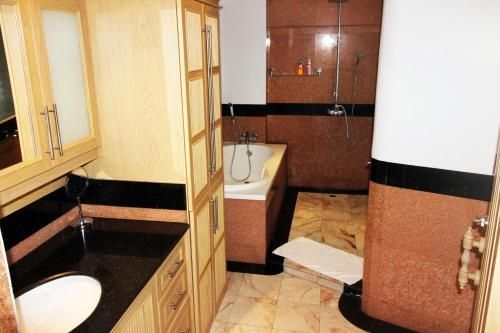 เพนท์เฮ้าส์ กาแลทองทาวเวอร์ (Penthouse Galare Thong Tower)2