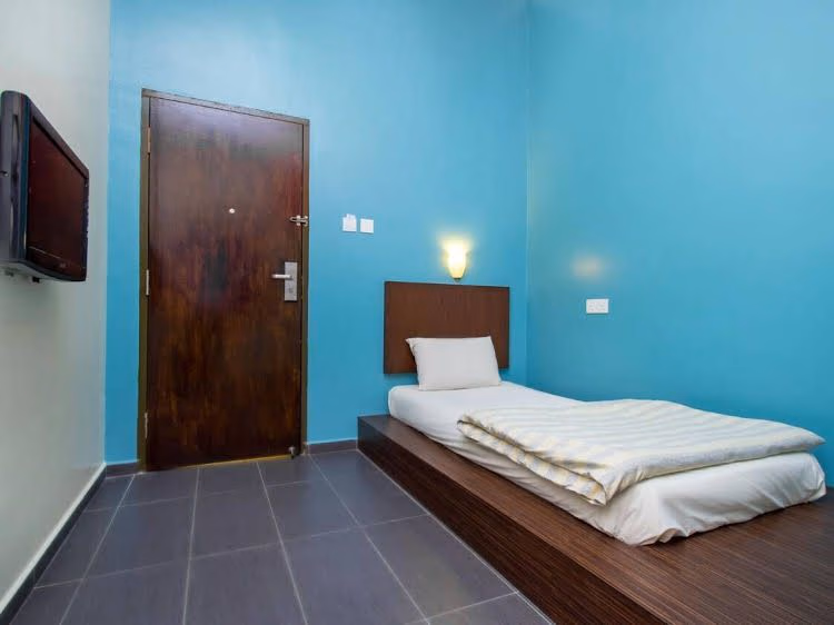 Ample Hotel2