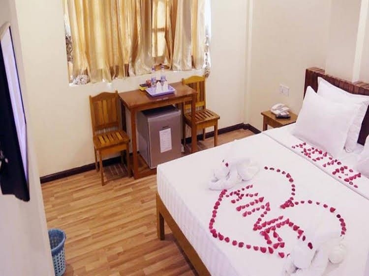 Hotel Bayint Naung0