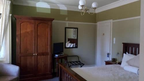 Tomah Queen Room with Balcony and Spa Bath