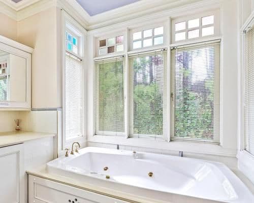 Banks Queen Room with Spa Bath