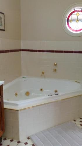 Walling Queen Room with Balcony and Spa Bath