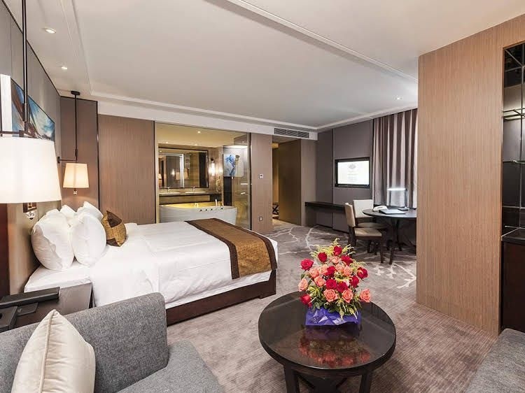 Phoenix Valley Holiday Hotel1