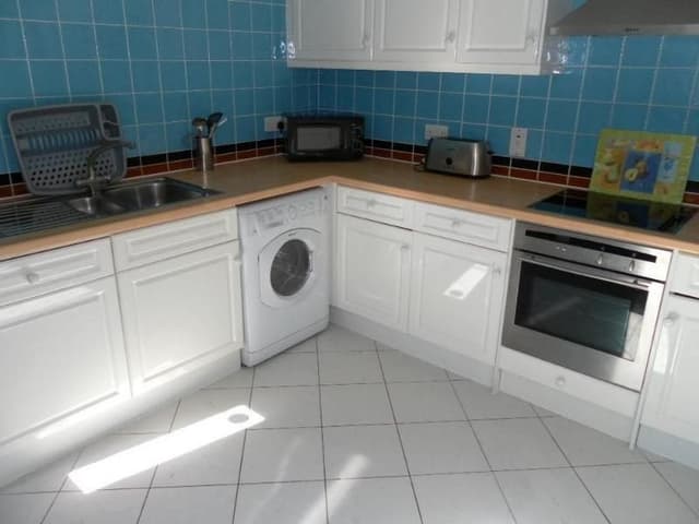 APARTMENT THREE BEDROOMS
