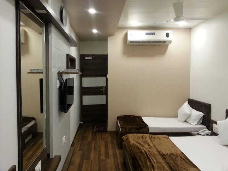 โรงแรมโอเอซิส (Hotel Oasis)0