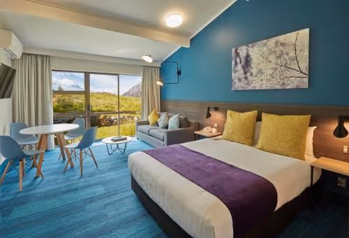 Deluxe One-Bedroom Apartment