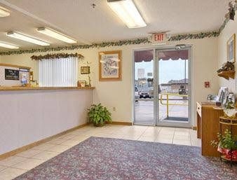 SUPER 8 ST. PAUL NE4