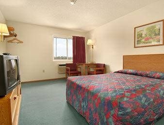 SUPER 8 ST. PAUL NE1