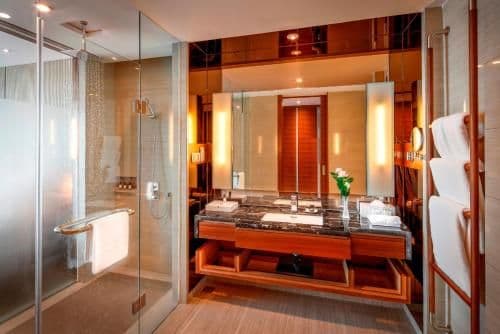 Superior King Room with City View