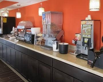 ECONO LODGE WHITE PINE1