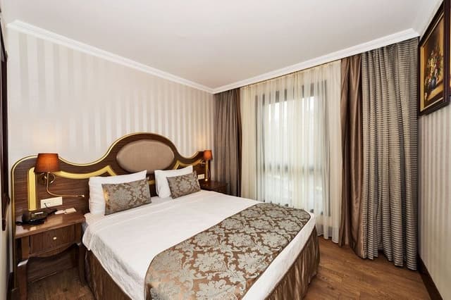 DOUBLE CONNECTING ROOM