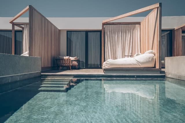 SUITE WITH PRIVATE POOL