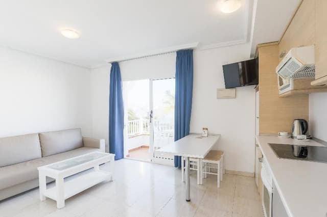 APARTMENT CONNECTING ROOM