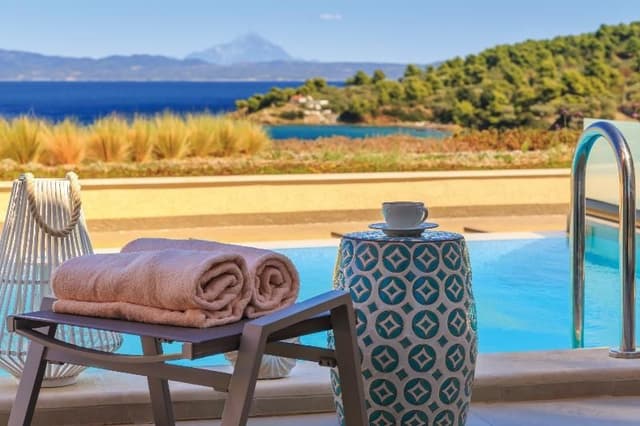 SUITE WITH PRIVATE POOL
