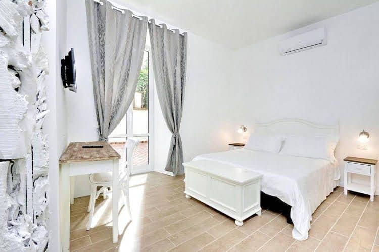 Giuliana Charming Rooms Giuliana Charming Rooms