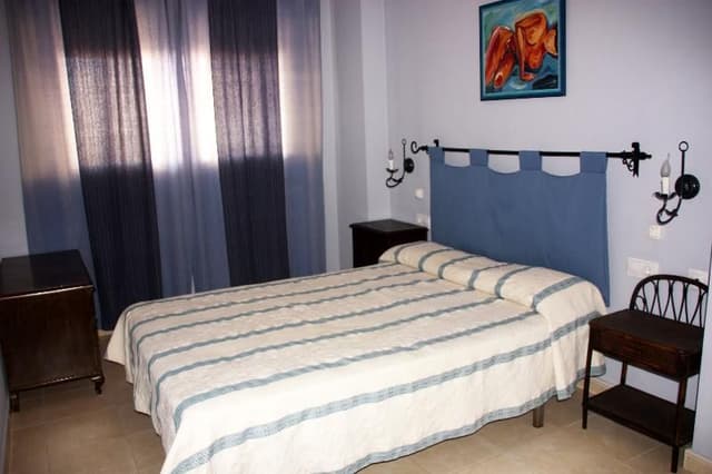 APARTMENT CAPACITY 8 THREE BEDROOMS
