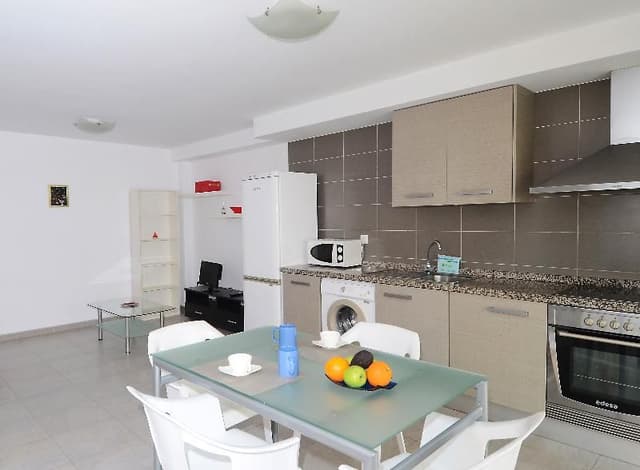 APARTMENT CAPACITY 8 THREE BEDROOMS