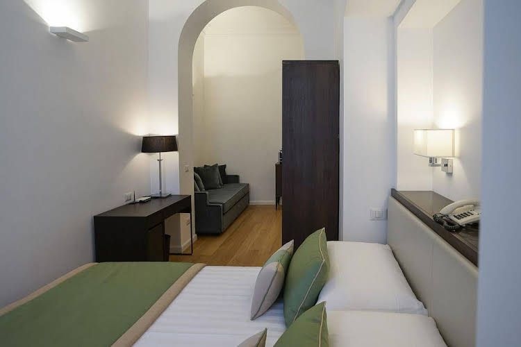 Les Diamants Spanish Steps Suite1