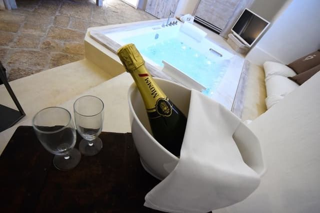SUITE DELUXE WITH JACUZZI
