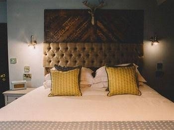 Stag Lodge0