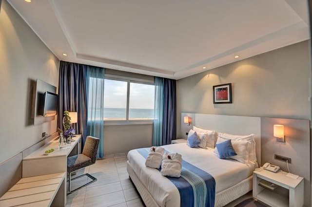 SINGLE EXECUTIVE SEA VIEW