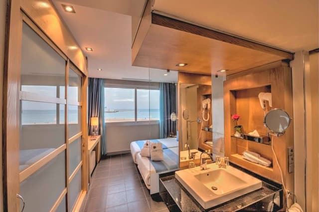 SINGLE EXECUTIVE SEA VIEW