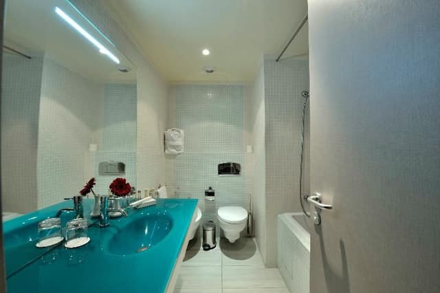 TRIPLE DUPLEX