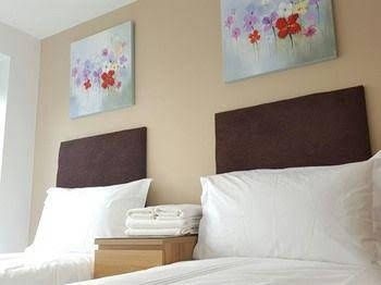 อิลฟอร์ด ทาวเวอร์ อพาร์ตเมนต์ (Ilford Tower Apartments)0