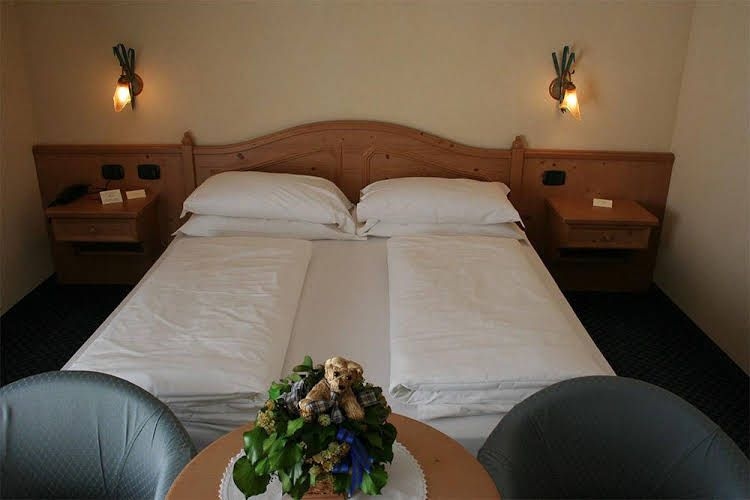 Hotel Flora0