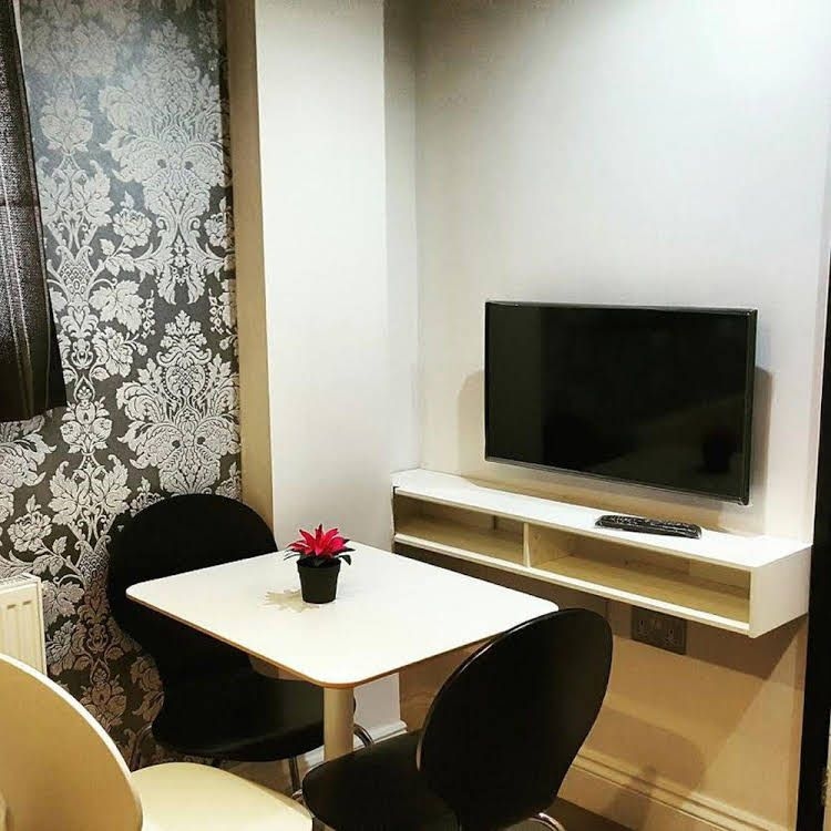 Imperial Court Suites0