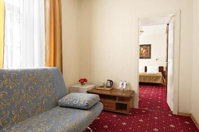 SUITE CAPACITY 1