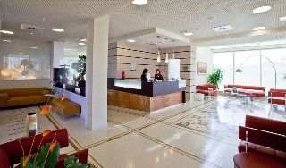 Breaking Business Hotel1