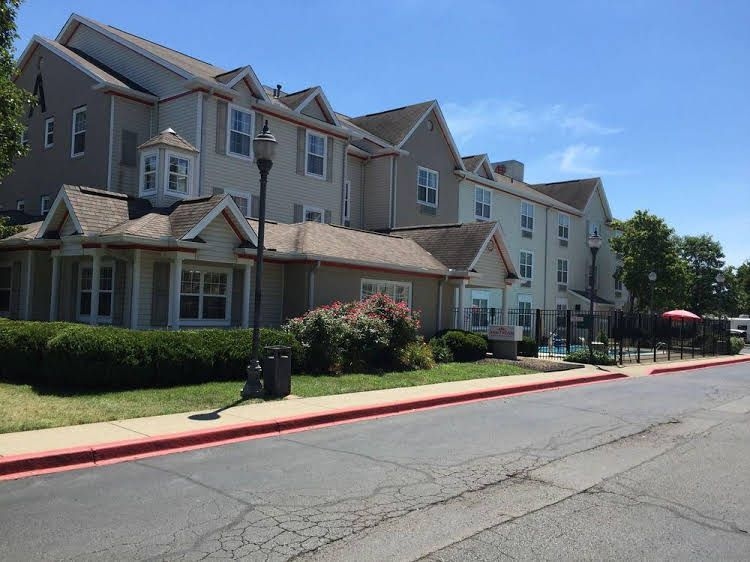 Hawthorn Suites by Wyndham Louisville North0