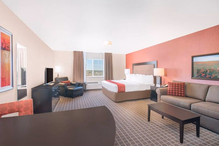 Hawthorn Suites by Wyndham Dickinson0