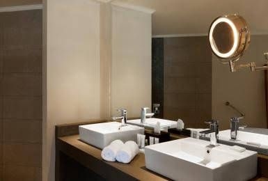 LE MERIDIEN FISHERMAN S COVE2