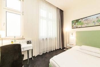 Novum Select Berlin Checkpoint Charlie0