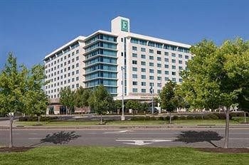 Embassy Suites by Hilton Hampton Convention Center and Spa0