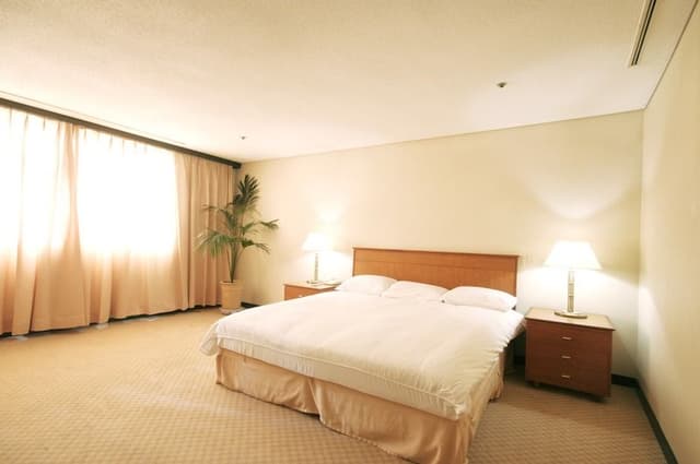 SUITE THREE BEDROOMS